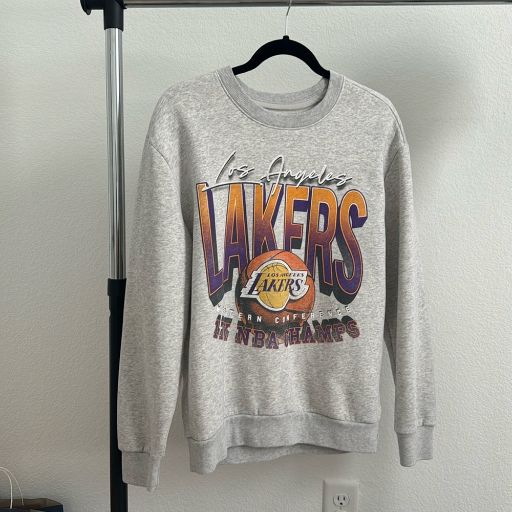 Hollister lakers sweatshirt